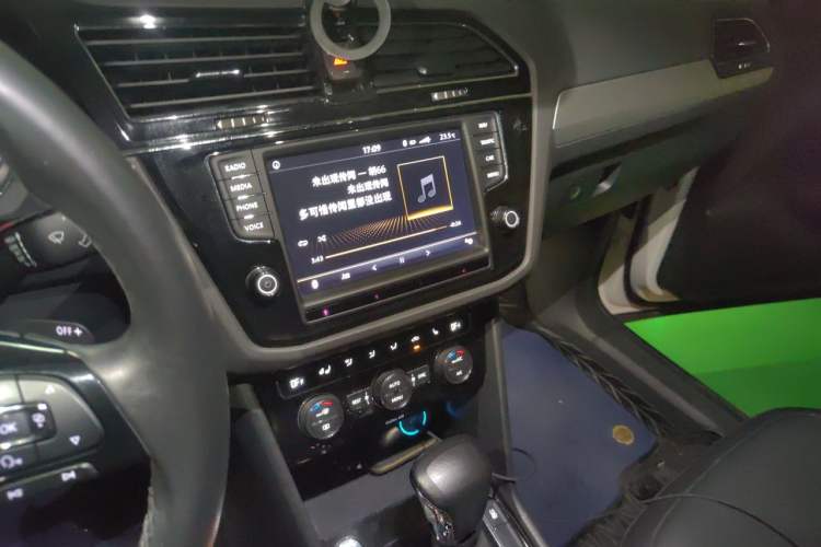 Used Volkswagen Tiguan L 2017 330TSI Automatic Two-Wheel Drive Luxury Edition Audio And AC Panel