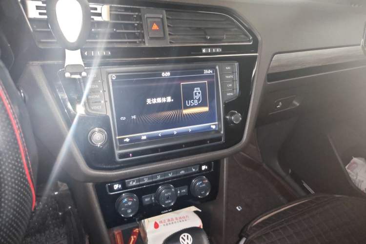 Used Volkswagen Tiguan L 2017 330TSI Automatic Two-Wheel Drive Comfort Edition Audio And AC Panel