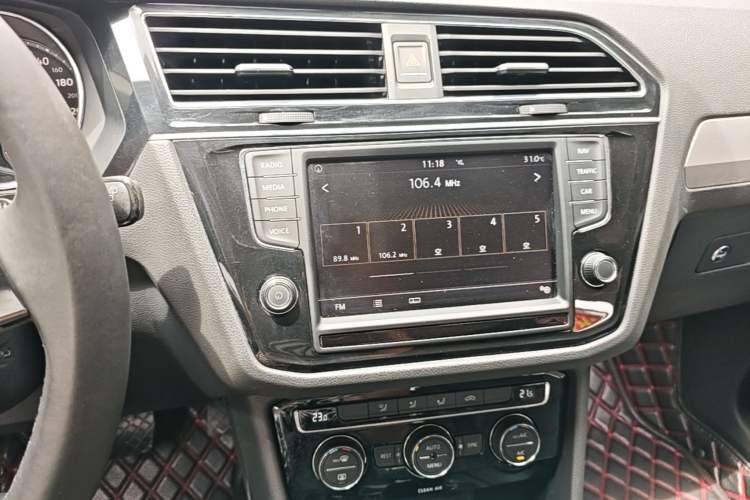 Used Volkswagen Tiguan L 2017 330TSI Automatic Two-Wheel Drive Comfort Edition Audio And AC Panel