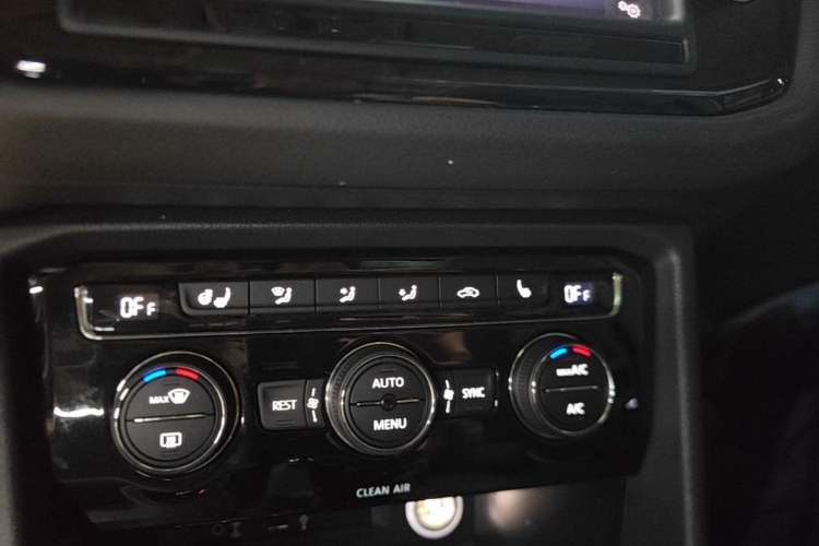 Used Volkswagen Tiguan L 2017 330TSI Automatic Two-Wheel Drive Luxury Edition Audio And AC Panel