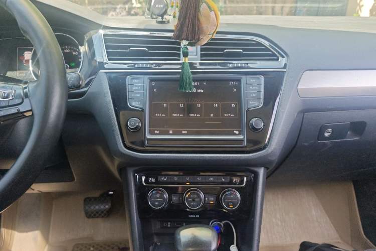 Used Volkswagen Tiguan L 2017 330TSI Automatic Two-Wheel Drive Flagship Edition Audio And AC Panel