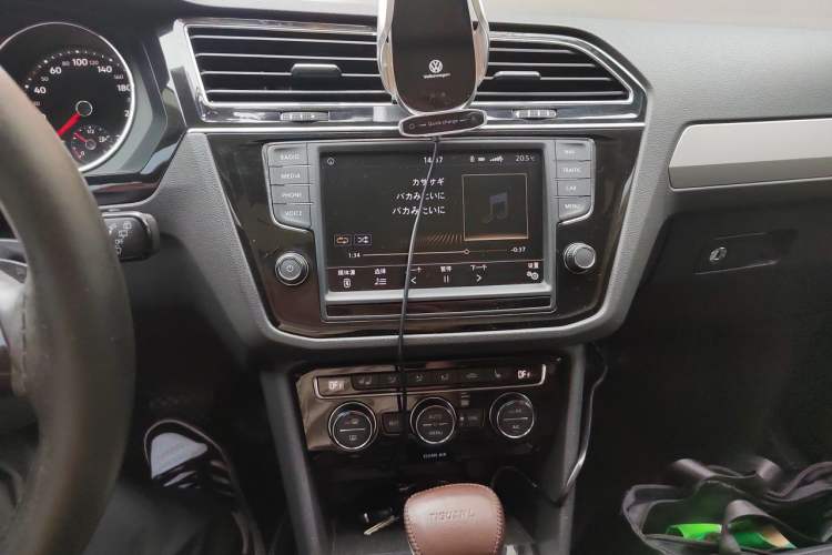Used Volkswagen Tiguan L 2017 330TSI Automatic Two-Wheel Drive Flagship Edition Audio And AC Panel