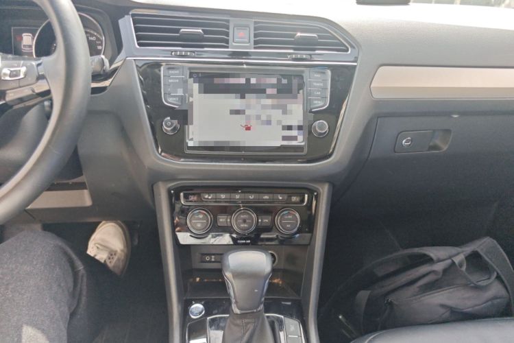 Used Volkswagen Tiguan L 2017 380TSI Automatic All-Wheel-Drive Flagship Edition Audio And AC Panel