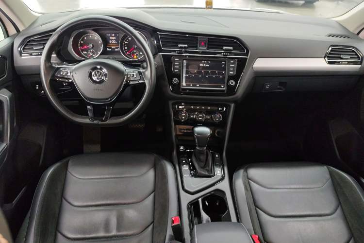 Used Volkswagen Tiguan L 2017 330TSI Automatic Two-Wheel Drive Comfort Edition Audio And AC Panel