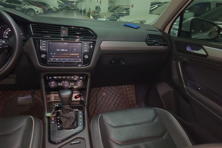 Used Volkswagen Tiguan L 2017 330TSI Automatic Two-Wheel Drive Flagship Edition Audio And AC Panel