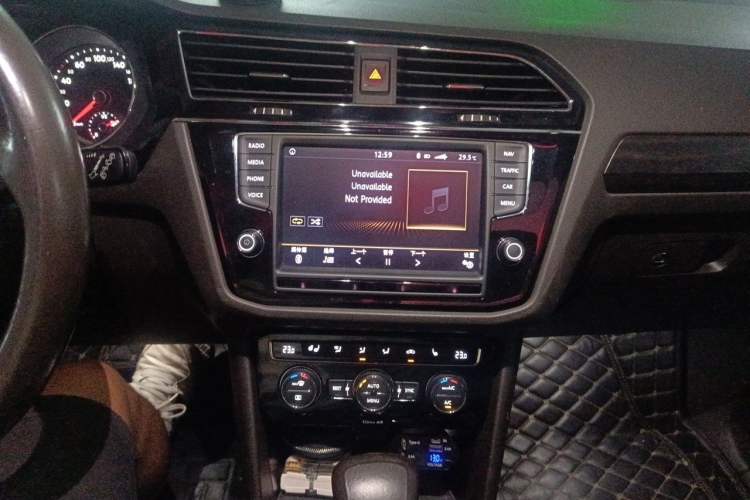 Used Volkswagen Tiguan L 2017 330TSI Automatic Two-Wheel Drive Flagship Edition Audio And AC Panel