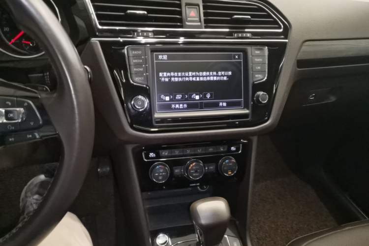 Used Volkswagen Tiguan L 2017 380TSI Automatic All-Wheel-Drive Flagship Edition Audio And AC Panel