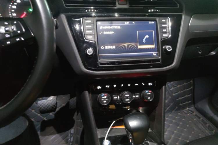 Used Volkswagen Tiguan L 2017 330TSI Automatic Two-Wheel Drive Luxury Edition Audio And AC Panel