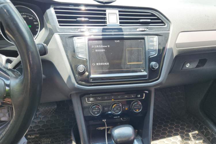 Used Volkswagen Tiguan L 2017 330TSI Automatic Two-Wheel Drive Luxury Edition Audio And AC Panel