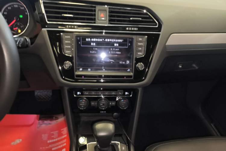 Used Volkswagen Tiguan L 2017 330TSI Automatic Two-Wheel Drive Flagship Edition Audio And AC Panel