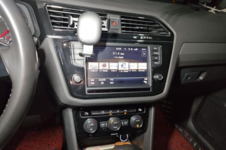 Used Volkswagen Tiguan L 2017 330TSI Automatic Two-Wheel Drive Comfort Edition Audio And AC Panel