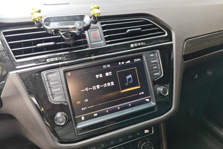 Used Volkswagen Tiguan L 2017 330TSI Automatic Two-Wheel Drive Flagship Edition Audio And AC Panel