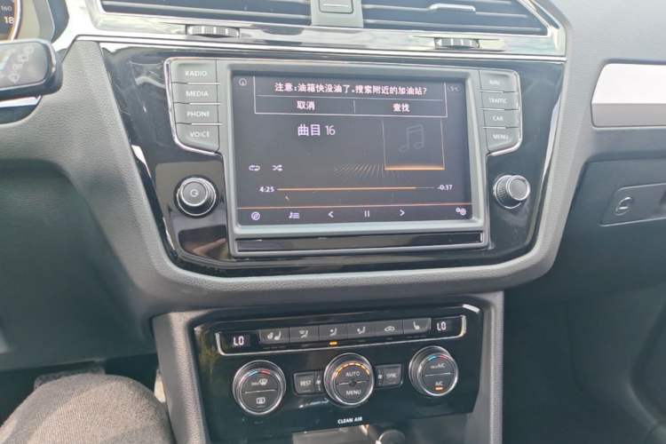Used Volkswagen Tiguan L 2017 330TSI Automatic Two-Wheel Drive Luxury Edition Audio And AC Panel