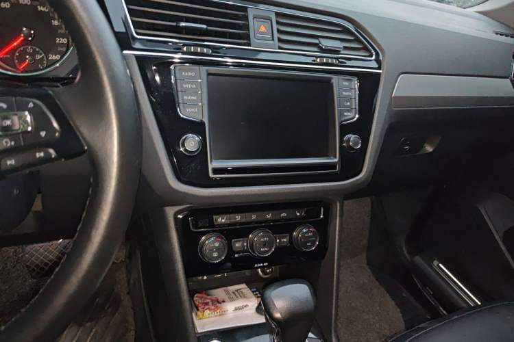 Used Volkswagen Tiguan L 2017 330TSI Automatic Two-Wheel Drive Flagship Edition Audio And AC Panel