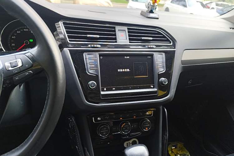 Used Volkswagen Tiguan L 2017 380TSI Automatic All-Wheel-Drive Luxury Edition Audio And AC Panel