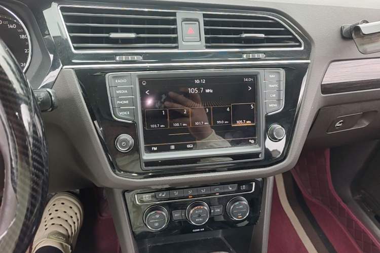 Used Volkswagen Tiguan L 2017 330TSI Automatic Two-Wheel Drive Luxury Edition Audio And AC Panel