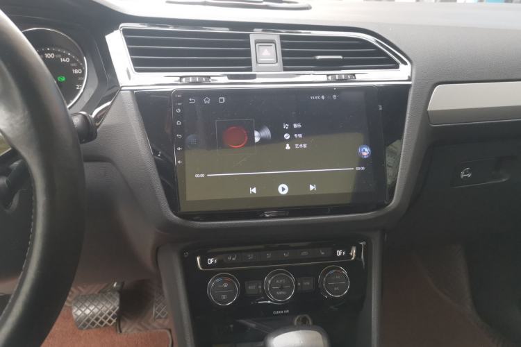 Used Volkswagen Tiguan L 2017 330TSI Automatic Two-Wheel Drive Flagship Edition Audio And AC Panel