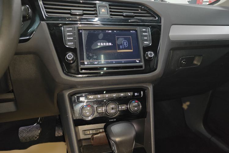 Used Volkswagen Tiguan L 2017 330TSI Automatic Two-Wheel Drive Luxury Edition Audio And AC Panel