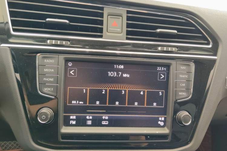 Used Volkswagen Tiguan L 2017 380TSI Automatic All-Wheel-Drive Luxury Edition Audio And AC Panel