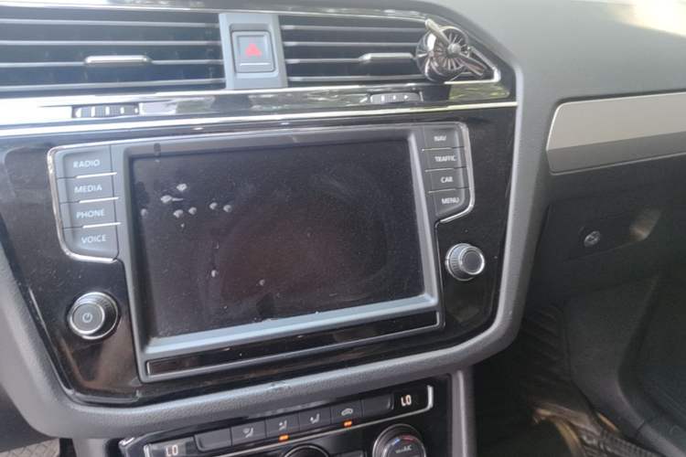 Used Volkswagen Tiguan L 2017 330TSI Automatic Two-Wheel Drive Comfort Edition Audio And AC Panel
