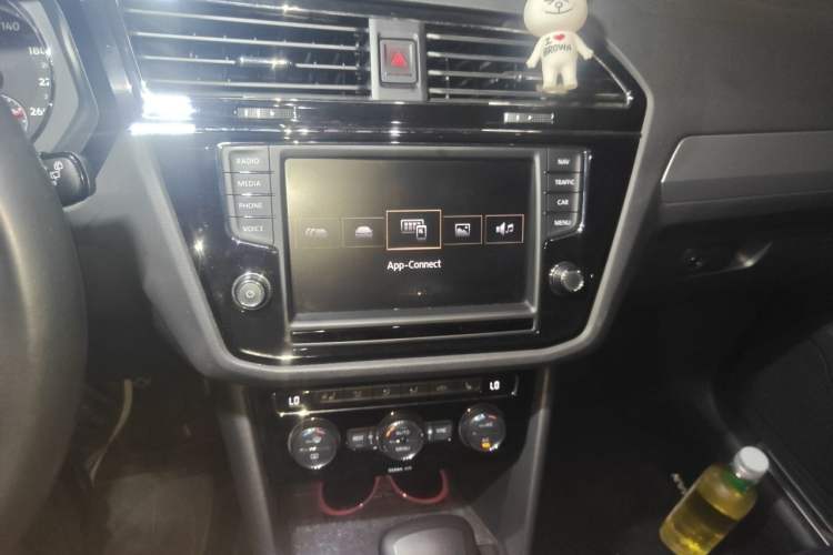 Used Volkswagen Tiguan L 2017 330TSI Automatic Two-Wheel Drive Flagship Edition Audio And AC Panel
