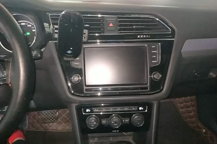 Used Volkswagen Tiguan L 2017 330TSI Automatic Two-Wheel Drive Luxury Edition Audio And AC Panel
