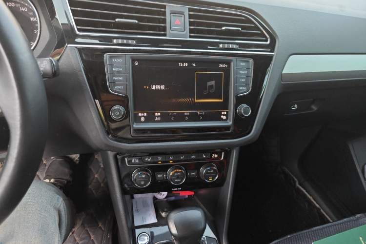 Used Volkswagen Tiguan L 2017 330TSI Automatic Two-Wheel Drive Luxury Edition Audio And AC Panel