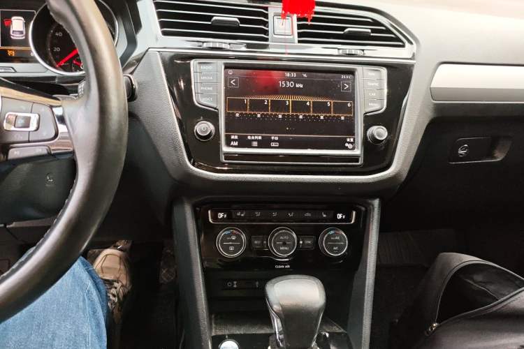 Used Volkswagen Tiguan L 2017 330TSI Automatic Two-Wheel Drive Luxury Edition Audio And AC Panel