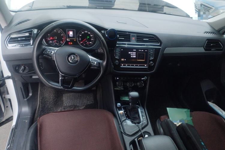 Used Volkswagen Tiguan L 2017 330TSI Automatic Two-Wheel Drive Luxury Edition Center Console