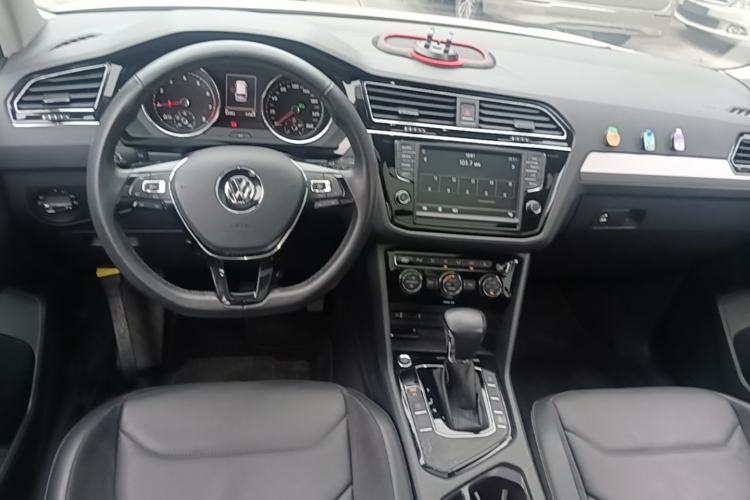 Used Volkswagen Tiguan L 2017 330TSI Automatic Two-Wheel Drive Luxury Edition Center Console