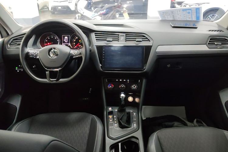 Used Volkswagen Tiguan L 2017 330TSI Automatic Two-Wheel Drive Luxury Edition Center Console