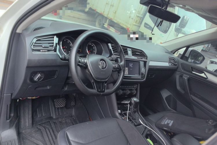 Used Volkswagen Tiguan L 2017 380TSI Automatic All-Wheel-Drive Luxury Edition Center Console