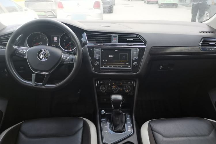 Used Volkswagen Tiguan L 2017 330TSI Automatic Two-Wheel Drive Luxury Edition Center Console