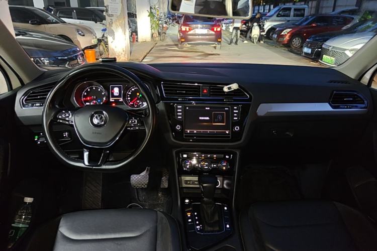 Used Volkswagen Tiguan L 2017 330TSI Automatic Two-Wheel Drive Comfort Edition Center Console