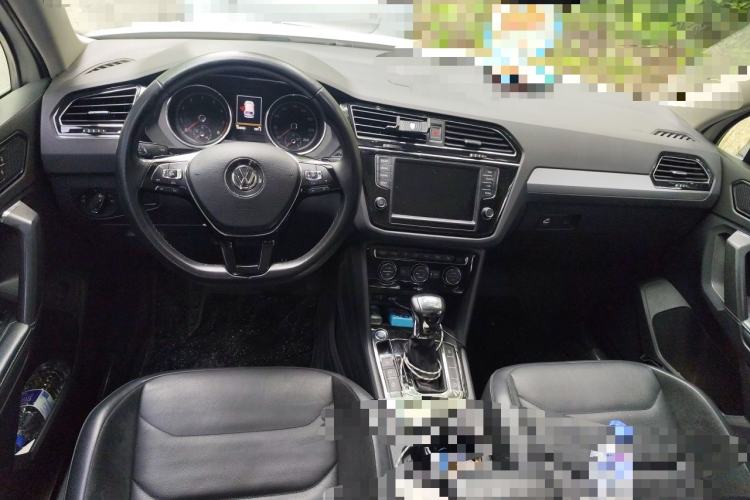 Used Volkswagen Tiguan L 2017 380TSI Automatic All-Wheel-Drive Luxury Edition Center Console