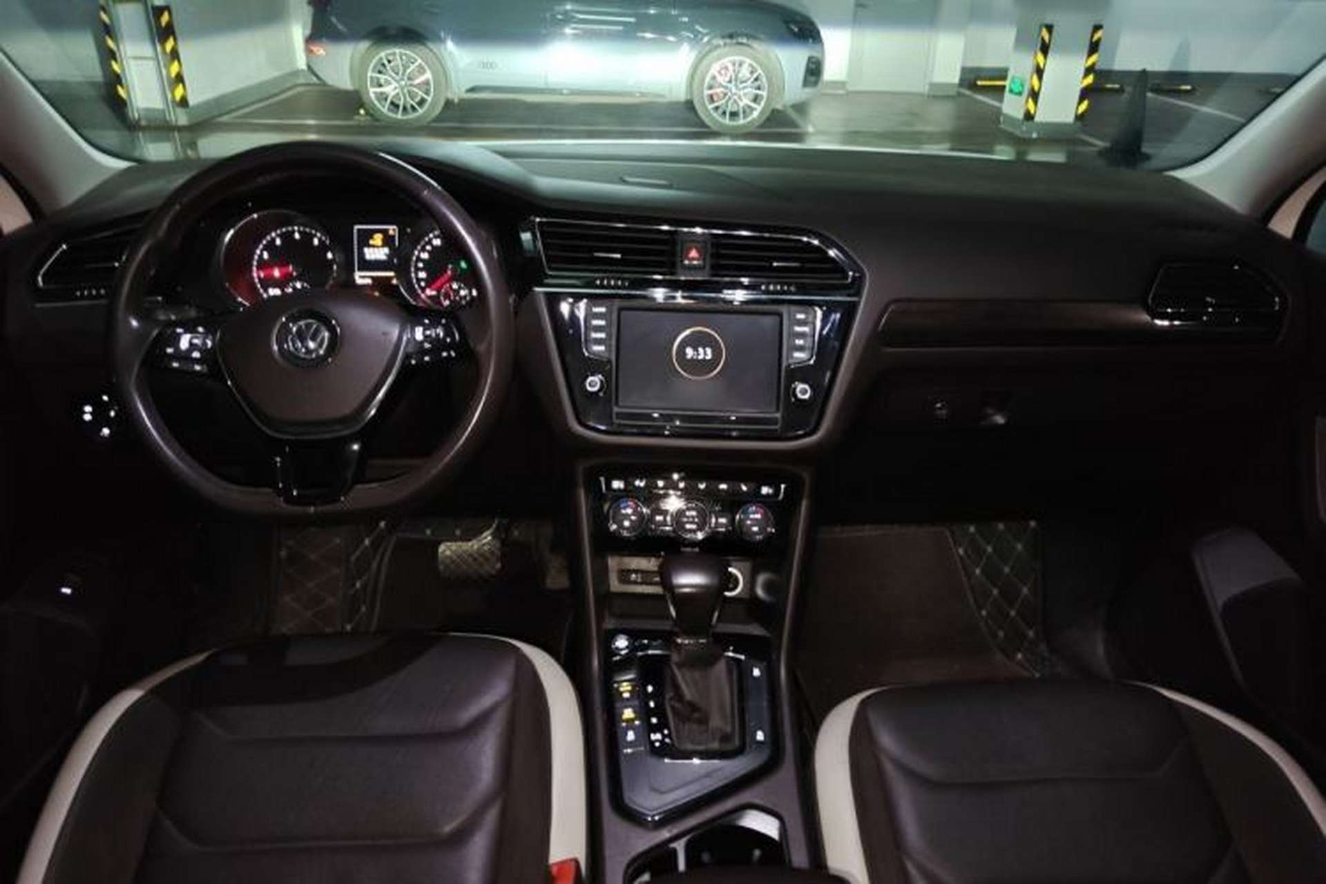 Used Volkswagen Tiguan L 2017 380TSI Automatic All-Wheel-Drive Luxury Edition Center Console