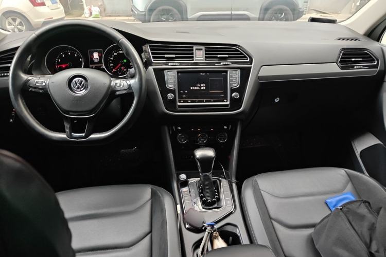 Used Volkswagen Tiguan L 2017 330TSI Automatic Two-Wheel Drive Comfort Edition Center Console