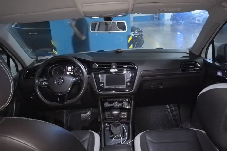 Used Volkswagen Tiguan L 2017 330TSI Automatic Two-Wheel Drive Luxury Edition Center Console