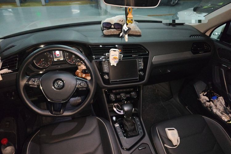 Used Volkswagen Tiguan L 2017 330TSI Automatic Two-Wheel Drive Flagship Edition Center Console