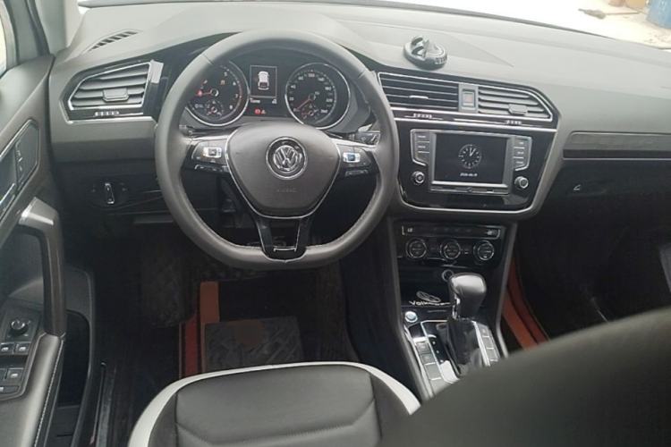 Used Volkswagen Tiguan L 2017 330TSI Automatic Two-Wheel Drive Comfort Edition Center Console