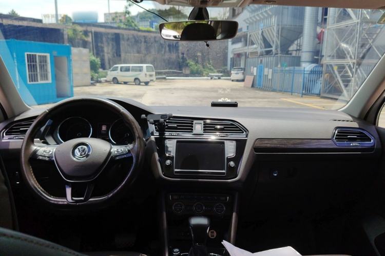 Used Volkswagen Tiguan L 2017 330TSI Automatic Two-Wheel Drive Flagship Edition Center Console