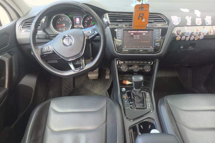 Used Volkswagen Tiguan L 2017 330TSI Automatic Two-Wheel Drive Luxury Edition Center Console