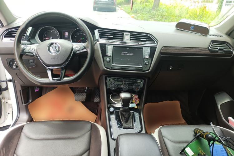 Used Volkswagen Tiguan L 2017 330TSI Automatic Two-Wheel Drive Luxury Edition Center Console