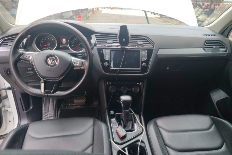 Used Volkswagen Tiguan L 2017 330TSI Automatic Two-Wheel Drive Comfort Edition Center Console