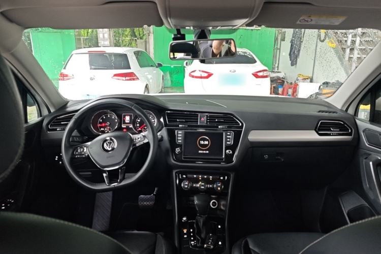 Used Volkswagen Tiguan L 2017 330TSI Automatic Two-Wheel Drive Comfort Edition Center Console