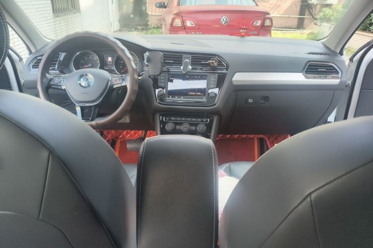 Used Volkswagen Tiguan L 2017 330TSI Automatic Two-Wheel Drive Flagship Edition Center Console