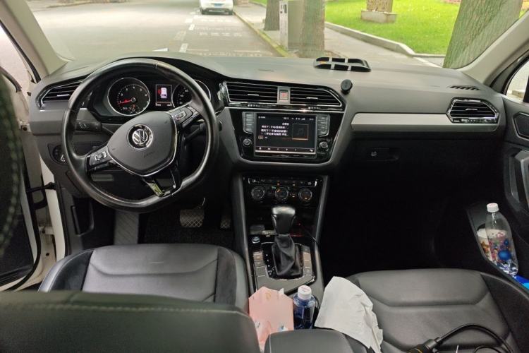 Used Volkswagen Tiguan L 2017 330TSI Automatic Two-Wheel Drive Luxury Edition Center Console
