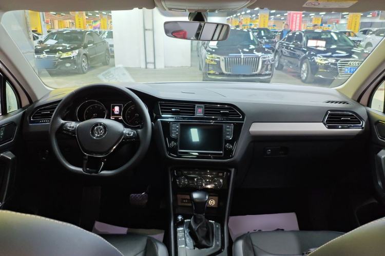 Used Volkswagen Tiguan L 2017 330TSI Automatic Two-Wheel Drive Luxury Edition Center Console