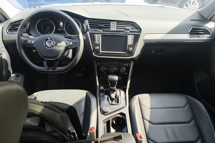 Used Volkswagen Tiguan L 2017 380TSI Automatic All-Wheel Drive Supreme Flagship Edition Center Console