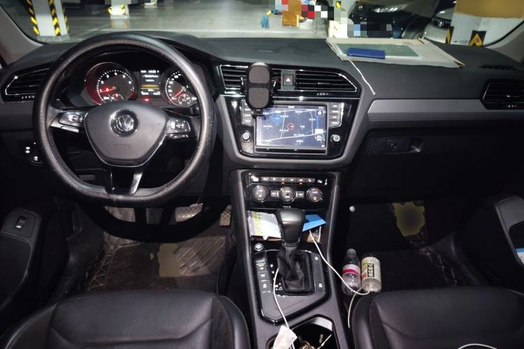 Used Volkswagen Tiguan L 2017 380TSI Automatic All-Wheel-Drive Luxury Edition Center Console